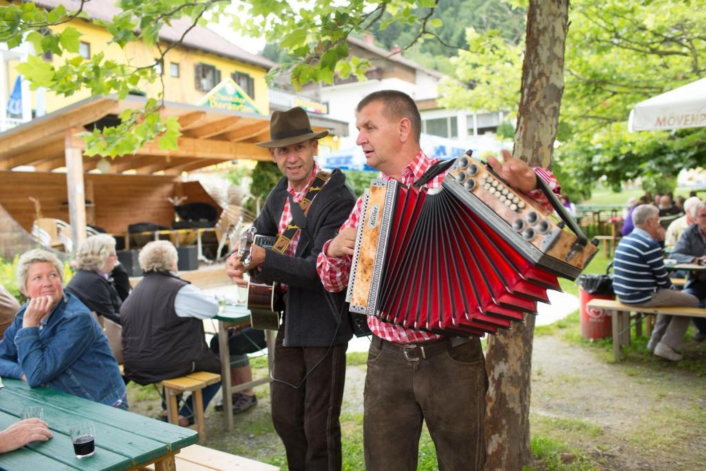 Gästehaus Krappinger/Pizzeria Mamma Mia Ossiach Esterno foto
